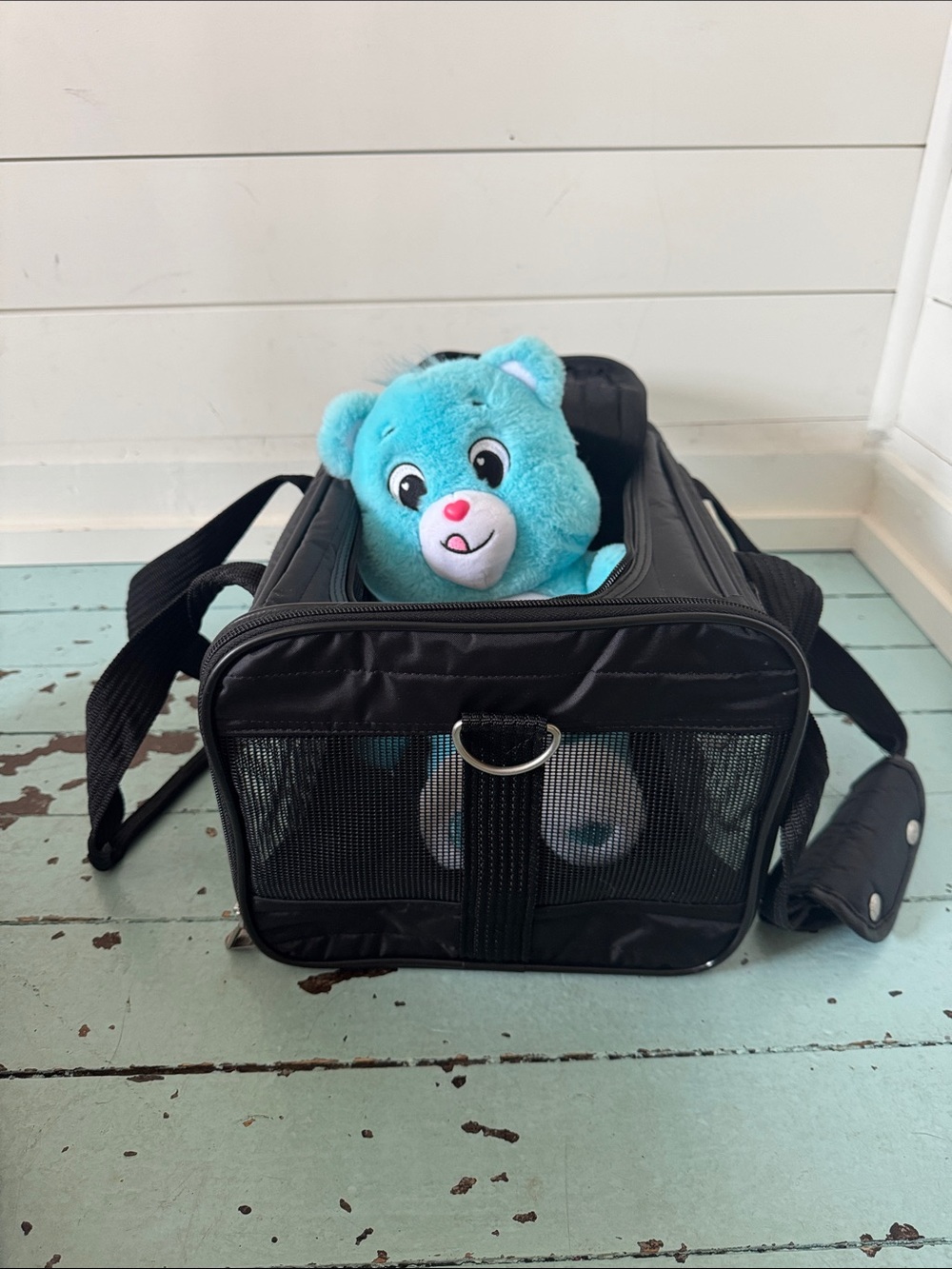Sherpa Original Deluxe Pet Carrier Small  for pets up to 8 lbs. Missing parts